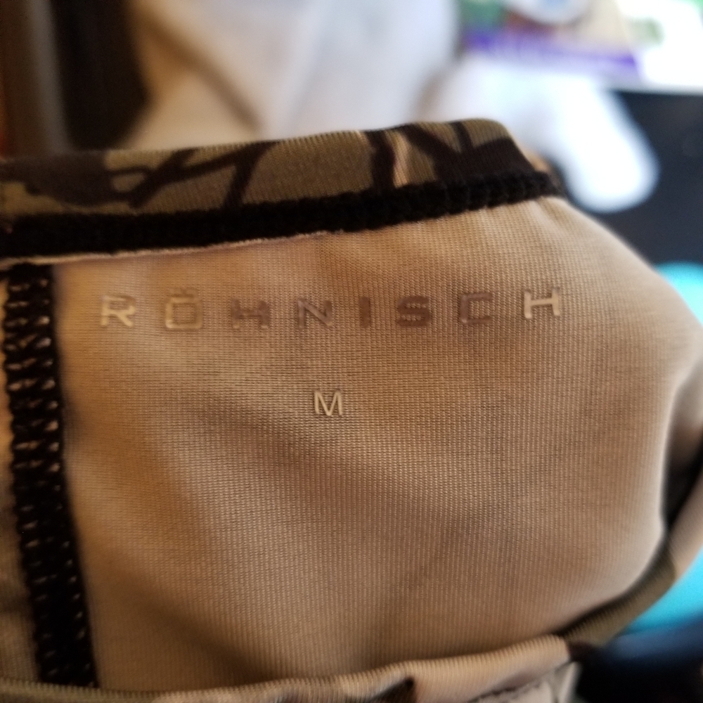 Rohnisch floral grey&black slit back workout top - Picture 5 of 5